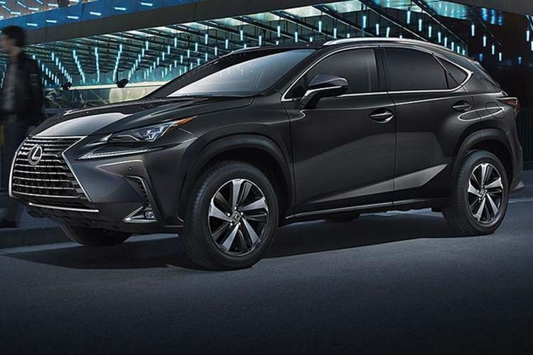 Lexus Việt Nam vừa chính thức giới thiệu ra thị trường mẫu xe SUV đa dụng  Lexus NX300 2020 mới. Ra mắt toàn cầu vào cuối năm 2014, được phát triển dựa trên ý tưởng (Premium Urban Sports Gear), Lexus NX đã nhanh chóng chinh phục những khách hàng trẻ tuổi thành đạt, đáp ứng mong muốn về một chiếc xe SUV sang trọng với vẻ ngoài góc cạnh đầy lôi cuốn và khoang nội thất lịch lãm thể thao.