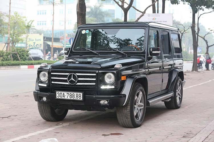 Số lượng SUV hạng sang Mercedes-Benz G-Class tại Việt Nam không hề ít nếu tính cả những phiên bản mới nhất. Tuy nhiên, nếu chỉ tính riêng phiên bản của mẫu  xe Mercedes-Benz G55 AMG thì con số này lại trở nên vô cùng ít ỏi, vì phần lớn những chiếc G-Class tại Việt Nam hiện nay đều là phiên bản G63 AMG - bản thay thế của G55 AMG.