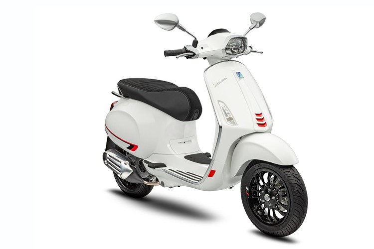 Trong thời gian gần đây, Vespa đang liên tục cho ra mắt các phiên bản mới của các dòng xe Vespa Primavera, Vespa GTS. Mới đây nhất, mẫu  xe ga Vespa Sprint 2020 thời trang dành cho phái mạnh cũng đã được bổ sung thêm phiên bản S mạnh mẽ hơn với động cơ iGet 150cc.