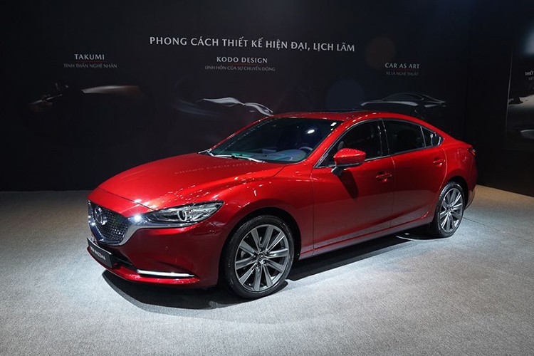 Sau gần 2 tuần kể từ khi chính thức ra mắt người dùng Việt Nam, cuối cùng Mazda6 2020 mới cũng đã có giá bán và đúng như những gì doanh nghiệp Việt hứa hẹn,  giá khởi điểm Mazda6 2020 quả thực rẻ ngang một mẫu sedan hạng C. 