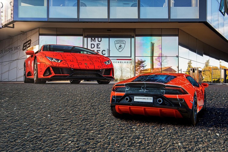 Một chiếc  siêu xe Lamborghini Huracan Evo mới tính sẽ có giá khởi điểm khoảng 210.000 USD. Một khi bổ sung thêm các tùy chọn, người mua có thể phải chi gần 270.000 USD. Tuy nhiên đó là cái giá xứng đáng để sở hữu một trong số ít siêu xe trang bị động cơ hút khí tự nhiên V10 còn lại trên thế giới.