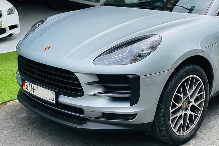 Mẫu  SUV hạng sang Porsche Macan 2020 mới ra mắt thị trường Việt Nam vào tháng 7 năm ngoái. Tuy nhiên trên thị trường xe cũ mới đây đã có những chiếc xe chạy lướt được chào bán. Chiếc Macan 2020 trong bài viết này được chủ nhân ở TP HCM rao bán, xe lăn bánh chưa đến 10.000km và sở hữu ngoại hình còn khá đẹp mắt.