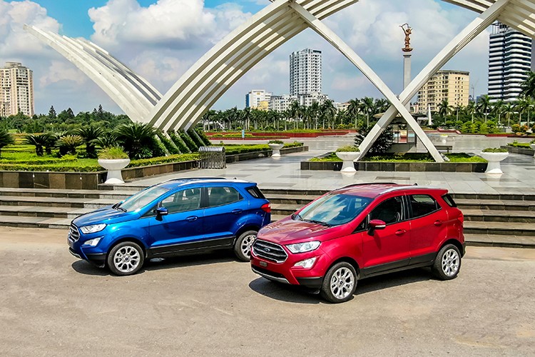  Ford EcoSport 2020 mới vừa ra mắt tại Việt Nam được sản xuất tại nhà máy Ford Hải Dương và sẽ chính thức giao đến tay khách hàng Việt Nam từ ngày 9/10/2020. Xe vẫn có 8 lựa chọn màu sắc không thay đổi và với việc lắp rắp CKD, khách hàng sẽ được giảm tới 50% phí trước bạ trong năm nay.