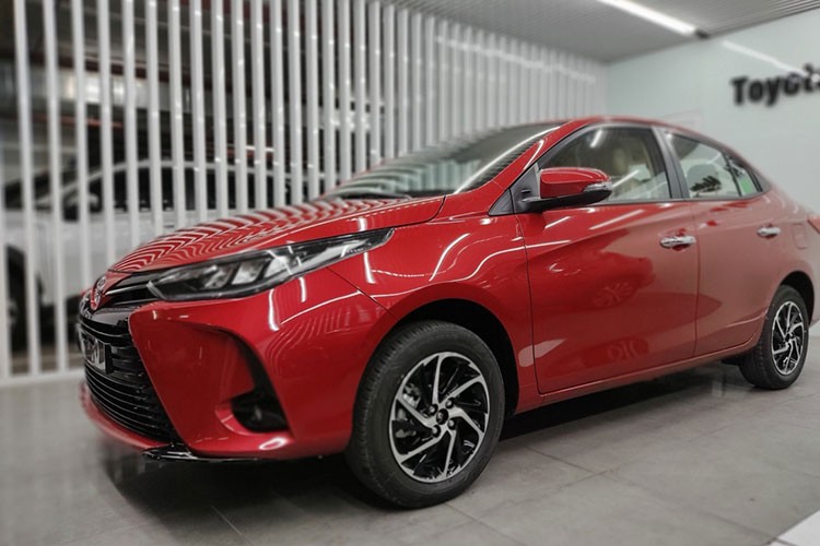 Dự kiến, lô xe  Toyota Vios 2021 mới đầu tiên đã được đưa về đại lý để chuẩn bị ra mắt. Như thông tin chúng tôi đã đưa trước đó, Vios 2021 có 4 phiên bản: E MT, E CVT, G và GR-S. Xe vẫn tiếp tục sản xuất và lắp ráp trong nước.