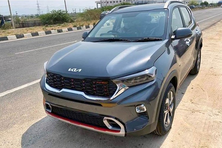  Kia Sonet hoàn toàn mới là mẫu SUV đô thị cỡ nhỏ đã lần đầu tiên trình làng tại thị trường Ấn Độ vào hồi tháng 8 năm ngoái. Chưa đầy 1 năm sau, hãng Kia đã bổ sung phiên bản 2021 cho dòng xe này, cùng với "người anh em" Seltos mới.