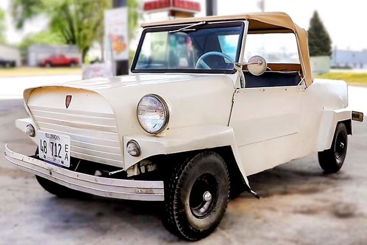  Xe siêu nhỏ Microcar là một sản phẩm gắn liền với những năm 1950, nhưng thực tế chúng có nguồn gốc ngay từ những năm sau Thế Chiến II. Chúng được thiết kế để bảo vệ thời tiết tốt hơn xe máy và trở nên phổ biến do nhu cầu tăng cao đối với một phương tiện giao thông cá nhân giá rẻ của thời đó. Microcar thậm chí còn trở nên phổ biến hơn nữa vào giữa những năm 1950 khi giá nhiên liệu tăng cao vì Cuộc khủng hoảng Suez.