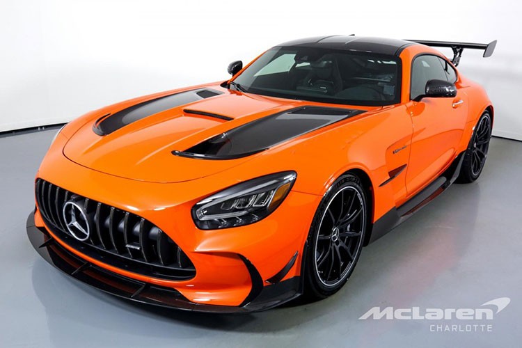 Mercedes-AMG GT là phiên bản kế nhiệm của mẫu siêu xe cửa cánh chim nổi tiếng Mercedes-Benz SLS AMG. Vào tháng 7 năm ngoái, hãng xe sang đến từ Đức đã cho ra mắt 1 phiên bản mới và có thể nói dễ dàng giúp các khách hàng chinh phục các đường đua khó tính, chiếc xe chúng tôi muốn nói đến là  Mercedes-AMG GT Black Series 2021 mới.