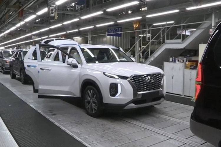 Kể từ khi ra mắt, mẫu  xe SUV Hyundai Palisade đã được người tiêu dùng Mỹ đón nhận nhiệt tình. Trên thực tế, trong tháng 8/2021 vừa qua, Palisade chính là mẫu xe bán chạy thứ 4 của thương hiệu Hyundai ở thị trường Mỹ. Tính từ đầu năm nay đến, hãng Hyundai đã bán được tổng cộng hơn 56.700 chiếc Palisade cho khách hàng Mỹ.