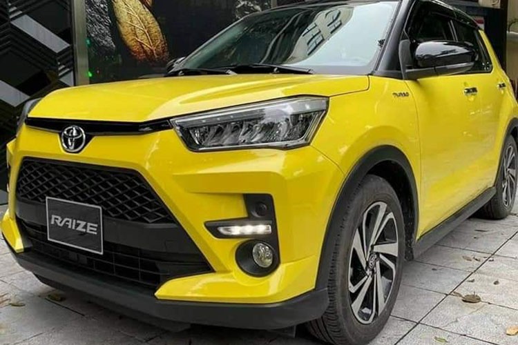 Trong thời gian tới, phân khúc A-SUV được dự đoán sẽ trở nên vô cùng sôi động khi KIA Sonet không còn cảm thấy "cô đơn" với việc  Toyota Raize 2022 mới trình làng để tạo sức cạnh tranh. Mặc dù được kỳ vọng sẽ thành công như Seltos, nhưng KIA Sonet mới ra mắt lại khiến người dùng hụt hẫng bởi mức giá cao đến hơn 600 triệu đồng.