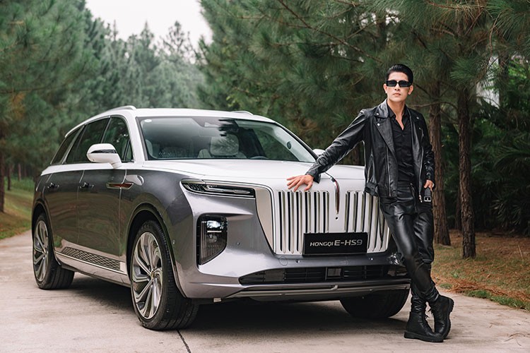 Như đã biết,  Hongqi E-HS9 chạy điện là phiên bản sản xuất hàng loạt của concept E115 đã ra mắt tại thị trường nội địa Trung Quốc lẫn quốc tế thông qua Triển lãm Ô tô Frankfurt và Thành Đô trong lần lượt tháng 9 và tháng 11 năm 2019. Sau khi chính thức bán ra thị trường, nó sẽ trở thành mẫu SUV đắt giá nhất của thương hiệu Hồng Kỳ hiện tại. Mới đây, mẫu xe này đã chính thức có mặt tại Việt Nam.