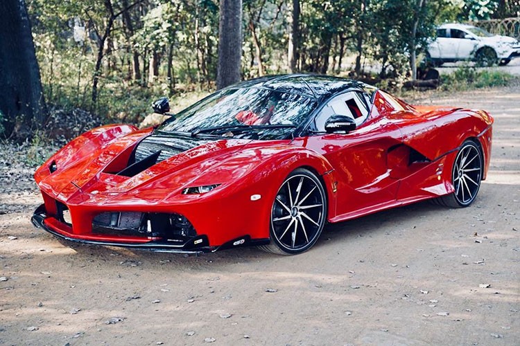 Ngày nay, Ferrari đã không chỉ còn là một thương hiệu siêu xe đáng ngưỡng mộ đơn thuần. Ngay cả những người giàu có nhất cũng khao khát có thể sở hữu một chiếc Ferrari, và một số mẫu Ferrari quý giá đặc biệt thậm chí còn là ước mơ không thể hoàn thành đối với những người giàu.