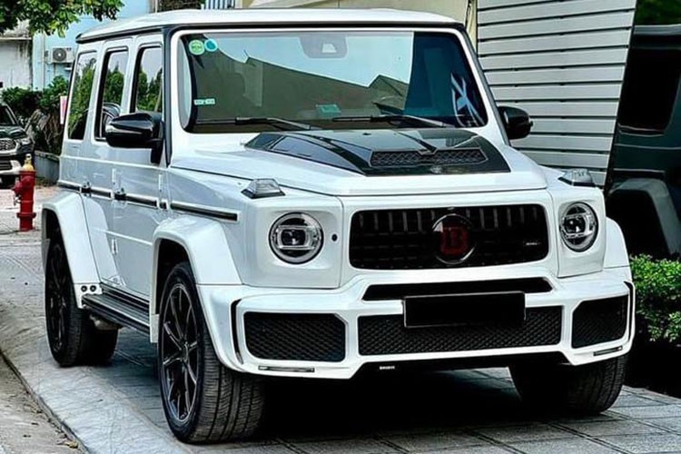 Mới đây, một chiếc xe SUV hạng sang  Mercedes-Benz G350d độ Brabus đầu tiên và độc nhất tại Việt Nam đã xuất hiện trên sàn xe cũ Hà Nội. Chiếc Mercedes-Benz G350d máy dầu trong bài viết này được đưa về Việt Nam vào giữa năm 2021, ngay sau đó chiếc xe này đã được một đại gia Hà Nội chi hàng trăm triệu đồng để lột xác như hiện nay.