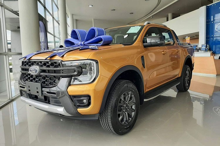 Kết thúc tháng 10/2022, Ford Ranger bán được 2.394 xe, tăng 675 so với tháng trước đó (bán 1.719 xe). Với kết quả này, Ford Ranger trở thành mẫu  xe ôtô bán chạy nhất Việt Nam tháng 10/2022. Cộng dồn doanh số từ đầu năm đến tháng 10, "vua bán tải" đạt 11.118 xe, vẫn là mẫu bán tải có lượng bán nhiều nhất thị trường.