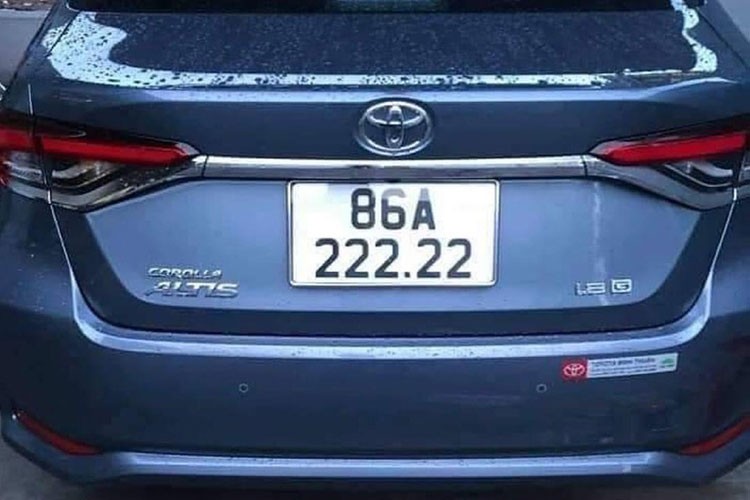 Mới đây, chiếc  Toyota Corolla Altis biển ngũ quý 2 xuất hiện trên sàn xe ôtô cũ với mức giá cao nhất ngưởng đã thu hút sự chú ý của những người mê xe. Được biết, chiếc xe này mang biển số tỉnh Bình Thuận và được bấm biển hồi tháng 6/2022 từng được rao bán với giá 2,2 tỷ đồng. 