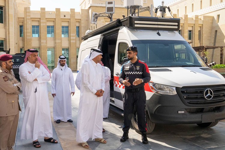 Đăng cai tổ chức giải vô địch bóng đá World Cup 2022, Qatar hiện là đất nước thu hút rất nhiều sự chú ý. Sở hữu trữ lượng dầu mỏ lớn, Qatar là một đất nước giàu có. Do đó, không có gì ngạc nhiên khi  dàn xe ôtô của cảnh sát Qatar cũng vô cùng đa dạng, thậm chí có cả siêu xe và xe sang.