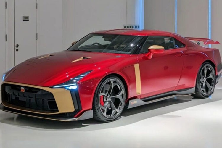 Vào năm 2018, hãng xe Nissan đã vén màn chiếc xe GT-R50 do công ty thiết kế ItalDesign nổi tiếng của Ý chắp bút. Với mức giá bán từ 1,12 triệu đô la cùng việc sản xuất giới hạn 50 chiếc trên toàn cầu,  Nissan GT-R50 thể thao cũng chính là chiếc xe đắt đỏ nhất của hãng xe Nhật Bản.