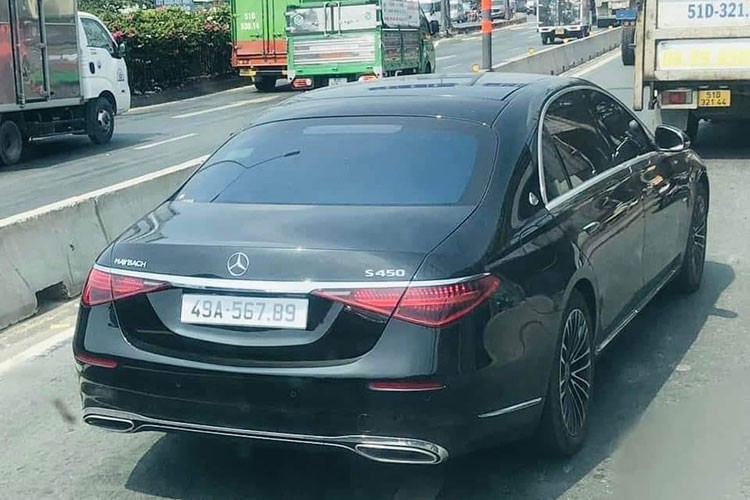 Mới đây, hình ảnh chiếc xe siêu sang  Mercedes-Maybach S450 4Matic biển sảnh rồng (49A-567.89) lăn bánh tại TP HCM khiến nhiều người đi đường phải trầm trồ. Thậm chí, 567.89 còn là biển sảnh VIP vì là anh cả trong biển tiến, mang ý nghĩa "tiền tài - danh vọng - may mắn", nên ai may mắn bấm được biển số này chẳng khác gì trúng số độc đắc.