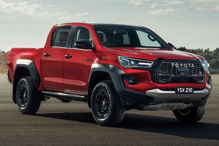  Toyota Hilux GR Sport 2024 mới là mẫu xe bán tải hiệu suất cao, lấy cảm hứng từ đường đua Dakar Rally. Mẫu xe này đã chính thức có giá bán và trở thành đối thủ nặng ký của Ford Ranger Raptor.