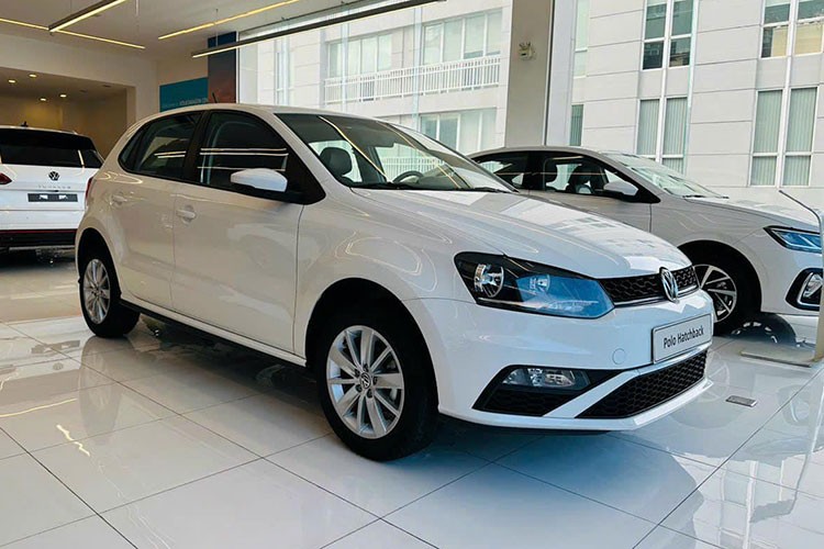  Volkswagen Polo tại Việt Nam ra mắt đã lâu nhưng không mạnh bằng các mẫu xe Nhật bởi mức giá có phần cao hơn, dẫn đến sức mua khá thấp. Và trong thời điểm hiện tại để kích cầu doanh số mà một đại lý đã chào bán mẫu xe này rẻ hơn gần 145 triệu đồng so với giá đề xuất.