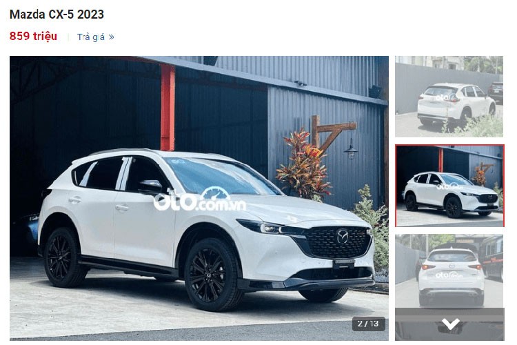 Chiếc  Mazda CX-5 nâng cấp 2023 đã xuất hiện trên sàn xe cũ với giá bán bất ngờ. Cụ thể, một chiếc CX-5 2023 đang được rao bán trên tại TP HCM với ODO lăn chỉ dừng ở mức 17km. Theo thông tin đăng tải, đây là chiếc Mazda CX-5 phiên bản Premium Sport sản xuất năm 2023, còn mới 100%, đầy đủ phụ kiện chính hãng, nội ngoại thất vẫn nguyên mùi xe mới, nilon chưa bóc hết.