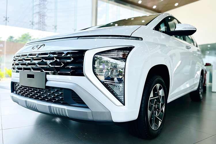 Từ đầu năm 2023 đến nay, do tình trạng sụt giảm doanh số chung của toàn thị trường,  Hyundai Stargazer tại Việt Nam liên tục nhận khuyến mãi tại các đại lý. Vào những tháng cuối năm - thời điểm thị trường ôtô Việt Nam sôi động hơn cả, mẫu MPV cỡ nhỏ này tiếp tục được giảm giá sâu.