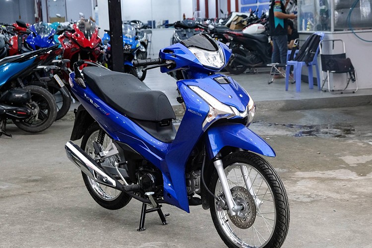 Mới đây, trong công báo sở hữu công nghiệp xuất hiện thông tin Công ty Trách nhiệm Hữu hạn Honda Motor đăng ký bản quyền kiểu dáng một mẫu xe máy giống  Honda Wave 125i 2023 mới.