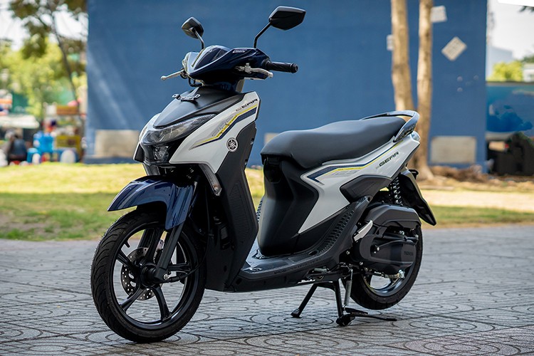 Mẫu xe tay ga  Yamaha Gear 125 giá rẻ này là phiên bản 2023 được sản xuất và lắp ráp tại Indonesia. Tương tự như "người anh em" Fazzio, Gear 125 không được Yamaha Việt Nam phân phối chính hãng mà thông qua một số đại lý chuyên kinh doanh xe máy nhập khẩu tư nhân đưa về. 