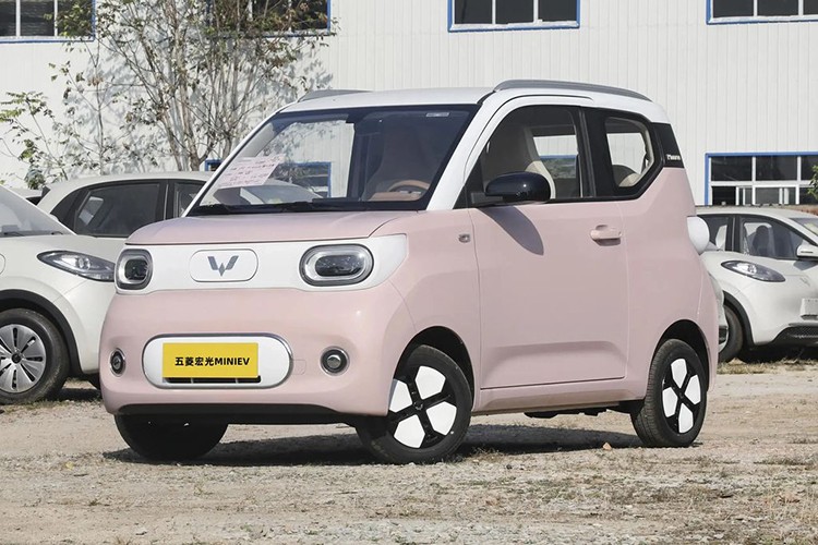 Theo một số nguồn tin, mẫu xe  Wuling Hongguang Mini EV 2024 mới (hay còn gọi là Wuling HongGuang Mini EV Macaron) hiện đang được một số tư vấn bán hàng nhận đặt cọc trước.