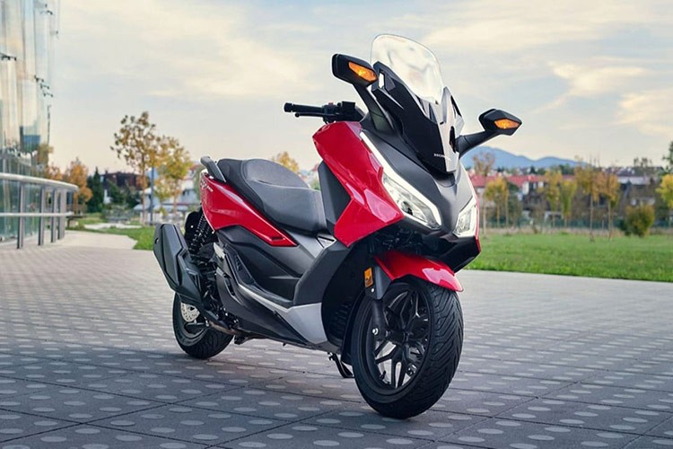 Honda NSS250 hay Forza 250 trở thành dòng xe tay ga đang ngày càng phổ biến ở thị trường Đông Nam Á. Mới đây,  Honda NSS250 2024 mới đã chính thức được cập nhật tại thị trường Malaysia. 