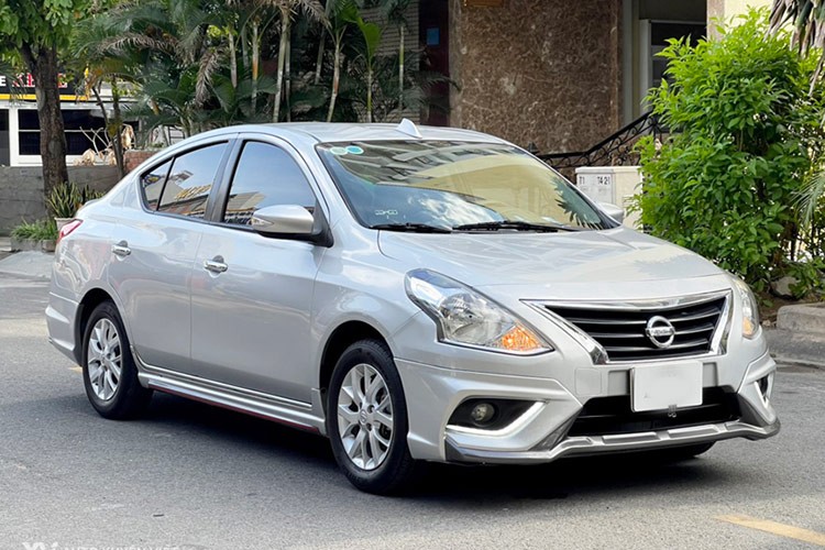  Nissan Sunny 2017 – 2019   Mua ôtô cũ giá 300 triệu đồng, người mua hoàn toàn có thể chọn được những mẫu xe ô tô có thời gian sử dụng dưới 5 - 6 năm. Đơn cử như mẫu Nissan Sunny đời 2017 – 2019 được xem là khá nổi bật với tính thực dụng cao.