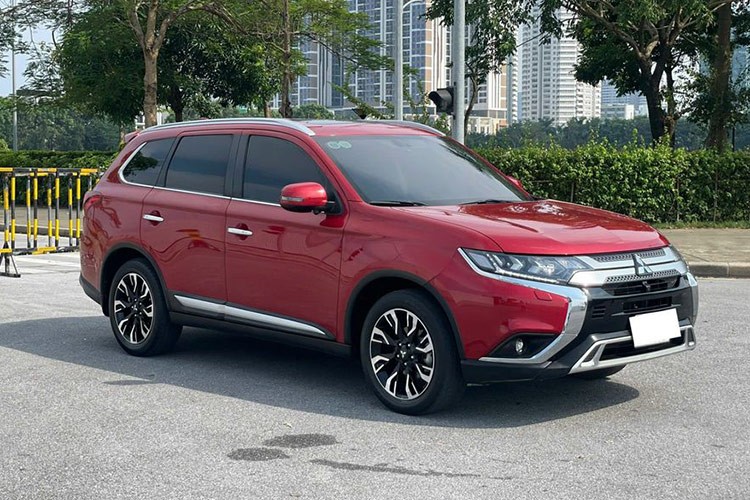  Mitsubishi Outlander tại Việt Nam không phải là lựa chọn hàng đầu trong phân khúc CUV hạng C do thiết kế chưa thực sự nổi bật. Tuy nhiên, đối với những khách hàng ưu tiên độ bền bỉ và khả năng tiết kiệm nhiên liệu, Outlander vẫn là mẫu xe đáng chú ý.