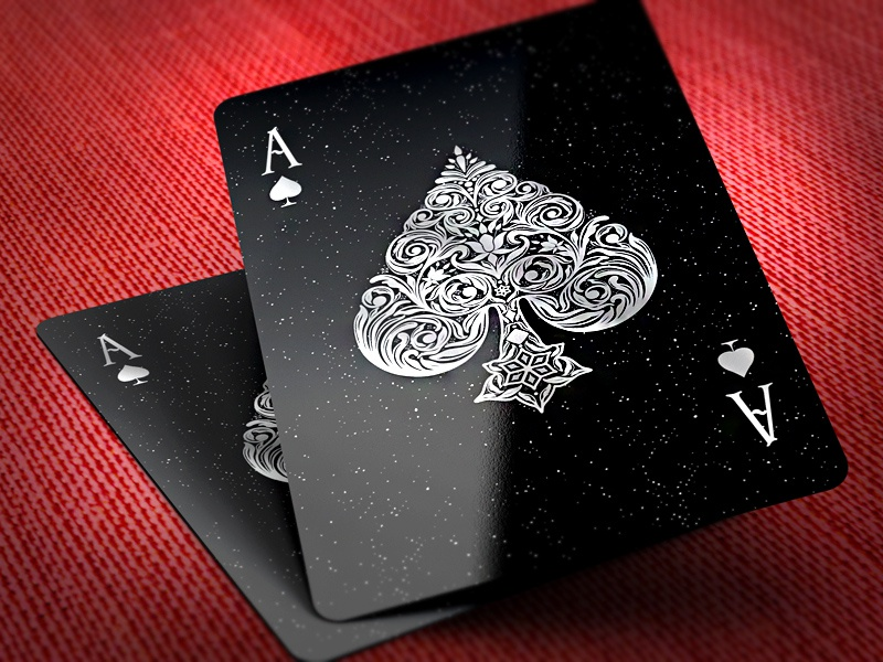  Át bích (hay quân Át chủ bài, tiếng Anh: Aces of Spades) là lá bài dễ nhận thấy nhất trong bất cứ bộ bài nào vì các họa tiết được thiết kế rất công phu. Nhưng không phải ngẫu nhiên, nó được lựa chọn để trở thành lá bài đặc biệt nhất của bộ bài Tây. Đằng sau nó là những câu chuyện rất thú vị.