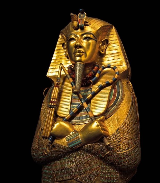 Tutankhamun, hay còn được gọi là  vua Tut, là một trong những vị pharaoh vĩ đại và nổi tiếng nhất từng trị vì Ai Cập cổ đại. Tutankhamun lên nắm quyền vào năm 8-9 tuổi sau khi cha ông, Ahkenaten, qua đời vào khoảng năm 1334 trước Công nguyên.