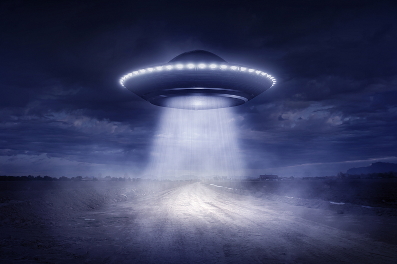 Khi nghĩ đến  UFO, nhiều người thường nghĩ đến những câu chuyện kỳ lạ về người ngoài hành tinh và cuộc hội ngộ đầu tiên với các sinh vật ngoài hành tinh. Tuy nhiên, một số người tin rằng các UFO đã từng ngăn cản một cuộc chiến tranh hạt nhân diễn ra tại Trái Đất.