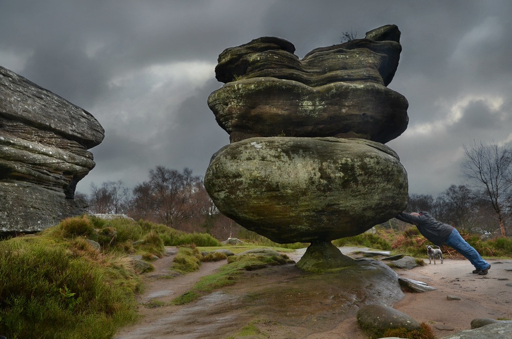 Tại Brimham Moor ở Bắc Yorkshire, Anh, có một  tảng đá nổi tiếng gọi là "Idol Rock" hoặc "The Druids Idol" (Thánh Druids).