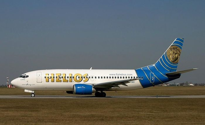 Helios Airways, hãng hàng không giá rẻ có trụ sở tại Síp, đã khai thác chuyến bay từ Larnaca đến Praha thông qua Athens. Vào ngày 14/8/2005, chiếc máy bay Boeing 737-300 với số hiệu  chuyến bay ZU522 của hãng này bắt đầu hành trình từ Síp đến Athens.