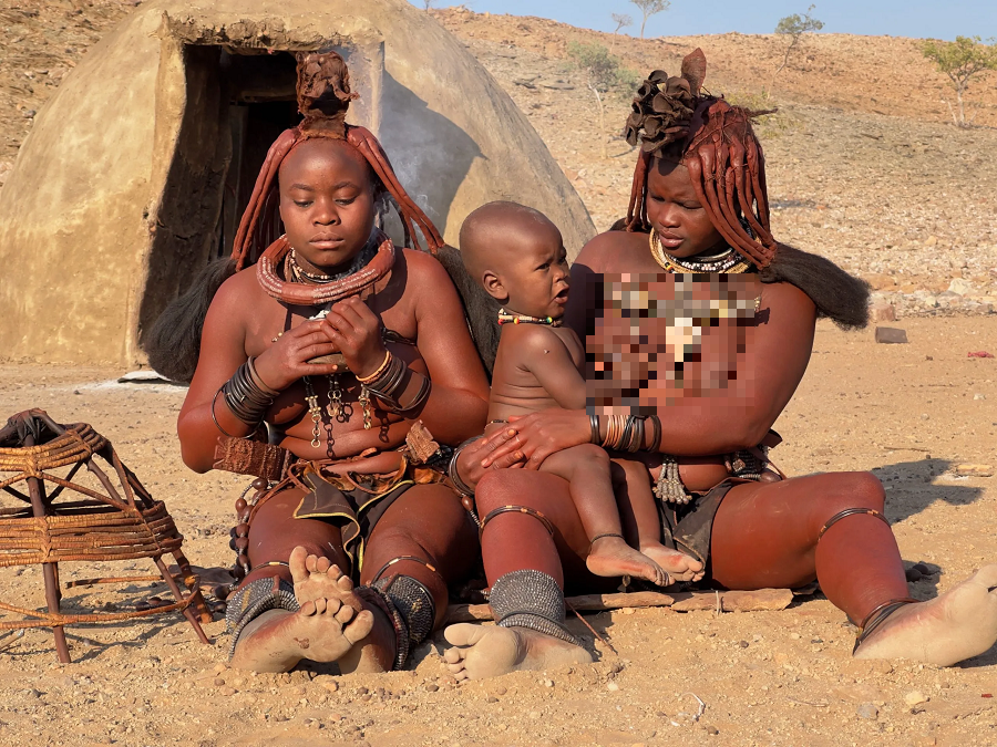 Bộ lạc Himba là một bộ tộc đặc biệt ở Châu Phi, nổi tiếng với phong tục và cách sống độc đáo.