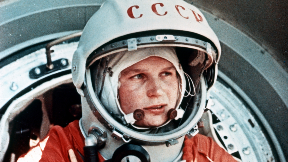 Lịch sử đã chứng minh,  phụ nữ có thể hoàn thành xuất sắc các sứ mệnh không gian. Valentina Tereshkova, người phụ nữ đầu tiên bay vào vũ trụ vào năm 1963, đã mở ra một chương mới cho phụ nữ trong lĩnh vực này. (Ảnh: Space)