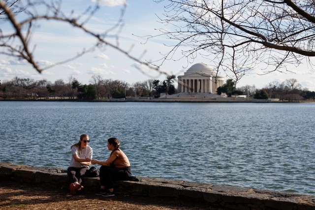 Tháng 1: Nhiệt độ lên tới 27 độ C ở Washington (Mỹ) vào ngày 26 tháng 1. Năm nóng nhất trong lịch sử đã bắt đầu với tháng 1 ấm nhất trong lịch sử.