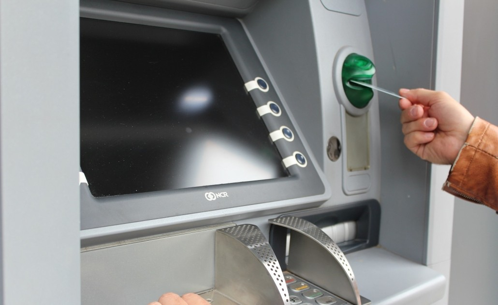 Rút tiền tại cây ATM, bay sạch tài khoản vì dính chiêu lừa skimming