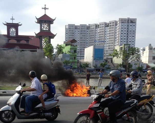 Xe Attila lưu thông vào hầm Thủ Thiêm, cháy kinh hoàng