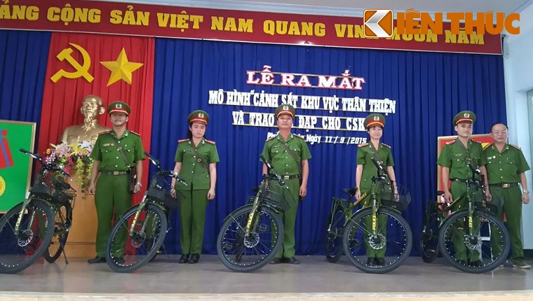 Công an TX Dĩ An, tỉnh Bình Dương vừa ra mắt thí điểm mô hình "Cảnh sát khu vực thân thiện" xuống địa bàn bằng xe đạp. Theo đại tá Trần Văn Chính, Trưởng Công an TX Dĩ An thì đây không phải là mô hình mới vì các nước tiên tiến trên thế giới đã áp dụng từ lâu.