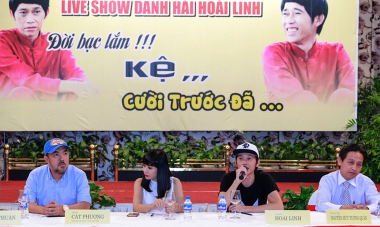 Liveshow  Hoài Linh 2016 hứa hẹn sẽ mang đến những giây phút giải trí đặc sắc, phong phú với sự tham gia của nhiều nghệ sĩ, ca sĩ, danh hài khách mời nổi tiếng nhất hiện nay.