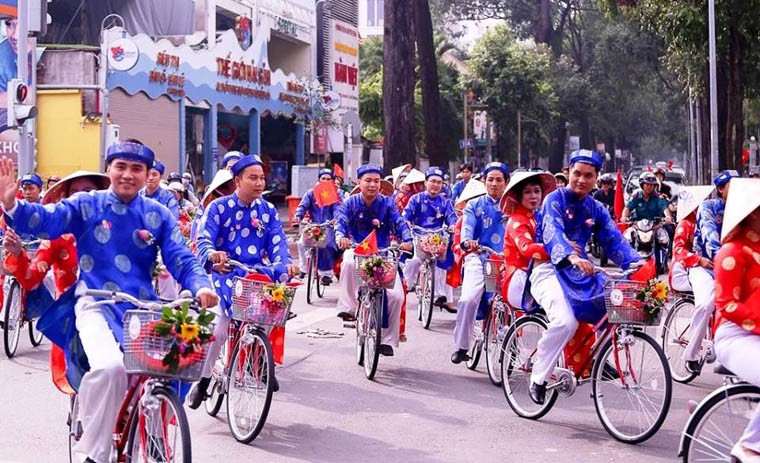 Sáng 2/9, đúng vào dịp Quốc khánh nước Cộng hòa Xã hội Chủ nghĩa Việt Nam, trung tâm Hỗ trợ thanh niên Công nhân TP.HCM tổ chức chương trình Lễ cưới tập thể 2017 cho 100 cặp uyên ương.