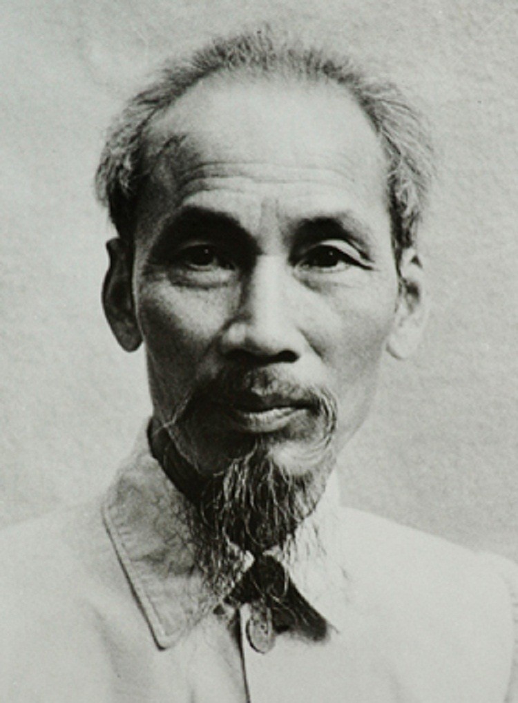 1. Hồ Chí Minh Chủ tịch Hồ Chí Minh (19/5/1890 – 2/9/1969) là một nhà cách mạng, một chiến sỹ cộng sản quốc tế, người sáng lập Đảng Cộng sản Việt Nam. Chủ tịch Hồ Chí Minh là người viết và đọc bản Tuyên ngôn Độc lập Việt Nam khai sinh nước Việt Nam Dân chủ Cộng hòa ngày 2/9 /1945 tại quảng trường Ba Đình, Hà Nội.