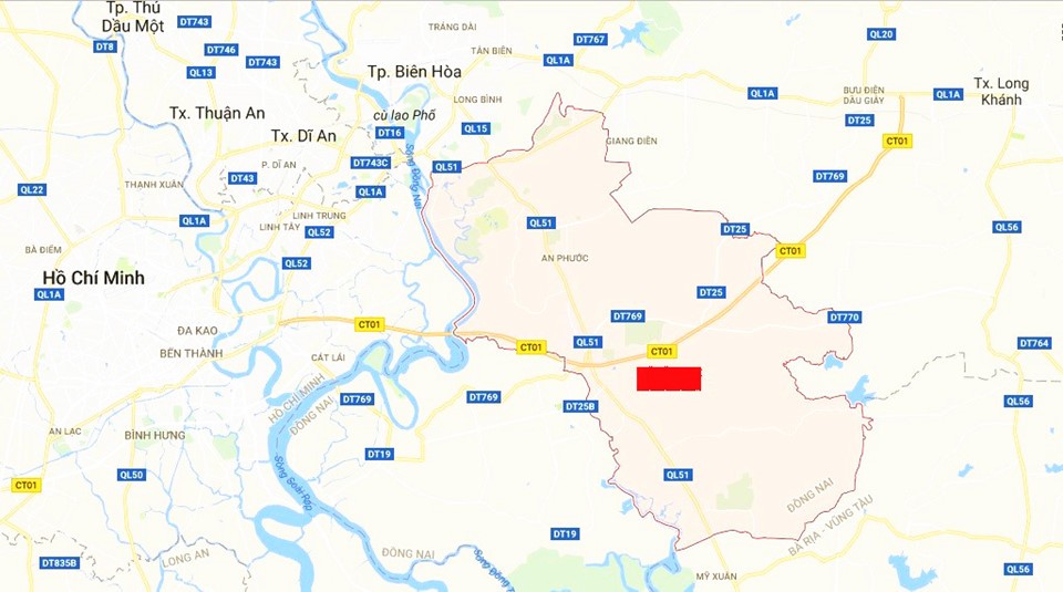  Dự án Cảng hàng không quốc tế Long Thành (cách TP.HCM khoảng 40 km) được công bố từ năm 2005, với diện tích 5.000 ha nằm trên 6 xã của huyện Long Thành (Đồng Nai). Cảng hàng không này có công suất tiếp nhận 100 triệu hành khách và 5 triệu tấn hàng hóa mỗi năm.