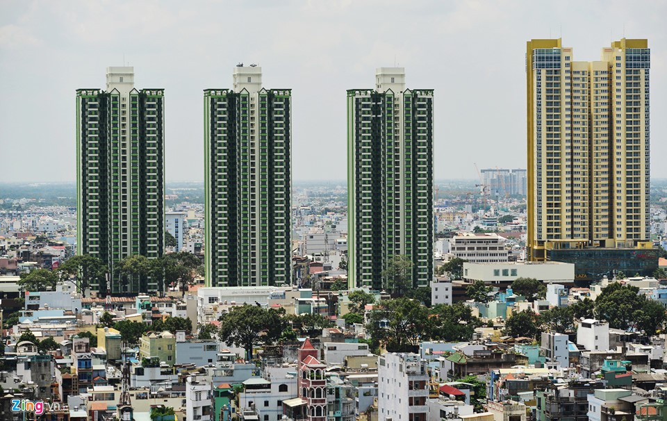 Sau nhiều năm kinh doanh thất bại và được bán lại cho Tập đoàn của đại gia Trương Mỹ Lan, khu thương mại thuộc khối đế tòa nhà  Thuận Kiều Plaza (190 Hồng Bàng, quận 5, TP.HCM) đã được cải tạo lại thành một trung tâm thương mại, giải trí, nghệ thuật được xem là độc đáo bậc nhất Sài Gòn có tên The Garden Mall. TTTM này chính thức khai trương từ hôm nay 3/11. Ảnh: Zing.