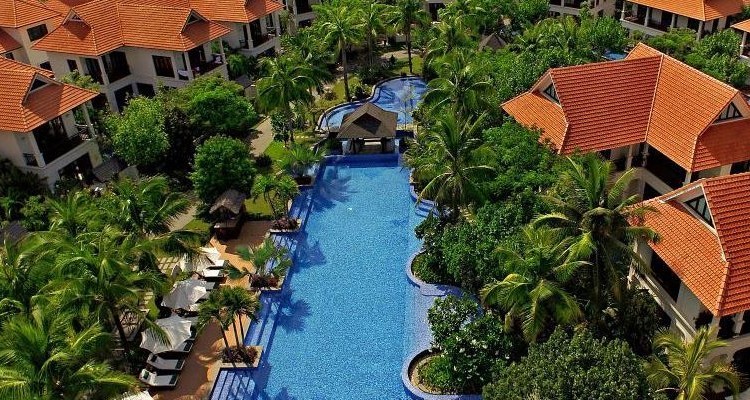  1. Furama Villas Thông qua Sovico Holdings, nữ tỷ phú đôla  Nguyễn Thị Phương Thảo đang sở hữu 3 khu resort 5 sao lớn tại Việt Nam. Đầu tiên phải kể đến Furama Villas (số 105 đường Võ Nguyên Giáp - Q.Ngũ Hành Sơn). Ảnh: kenhbietthubien.com.