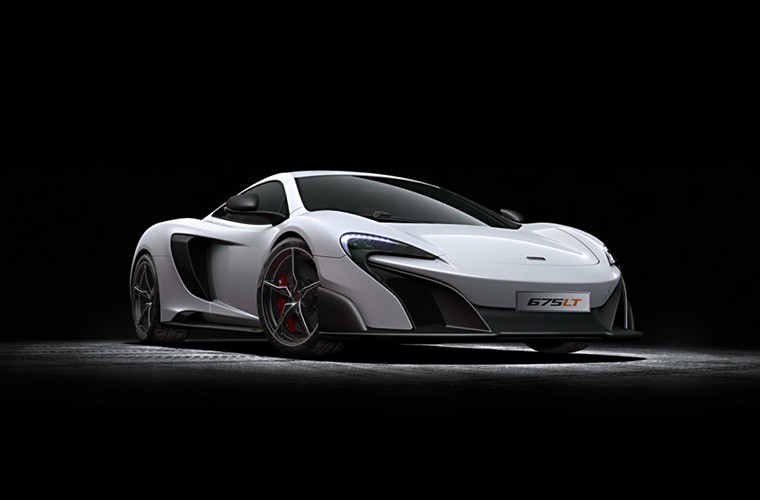  McLaren 675LT sở hữu 3 sức mạnh nổi bật bật là sức mạnh vượt trội, trọng lượng nhẹ và trải nghiệm lái tột bậc. Chữ “LT” trong tên mã của xe là viết tắt, biểu thị cho cụm từ “Longtail”, tức thân xe được kéo dài ở phần đuôi.