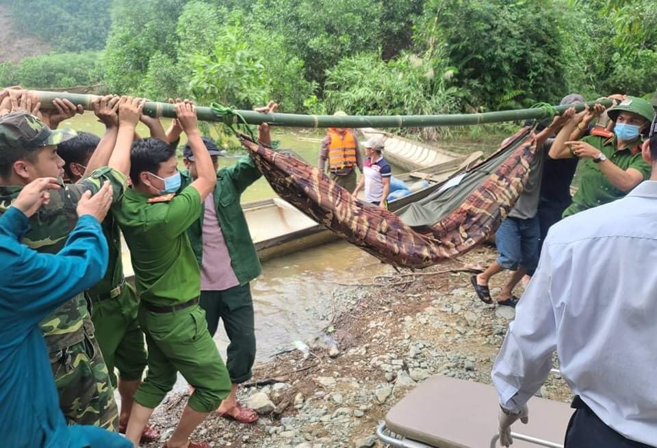 Cứu hộ ở Rào Trăng: “Chúng tôi đang tìm mọi người“